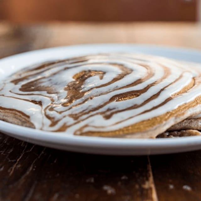 Cinnamon Roll Pancakes (V).